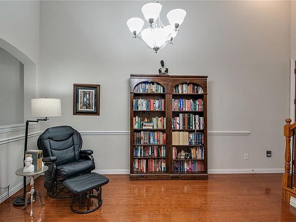 5th image of 814 Apple Hill Dr