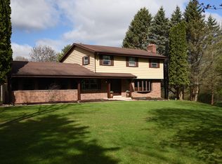 W296N535 Blodwen Dr, Waukesha, WI 53188