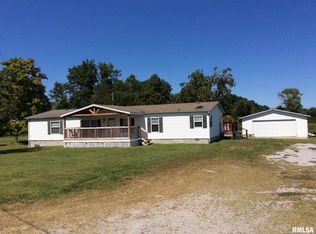 5511 Walnut Hill Rd, Dix, IL 62830