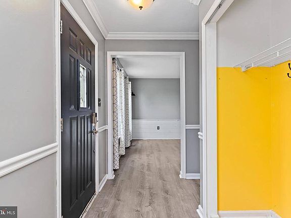 3rd image of 32 Cambridge Cir