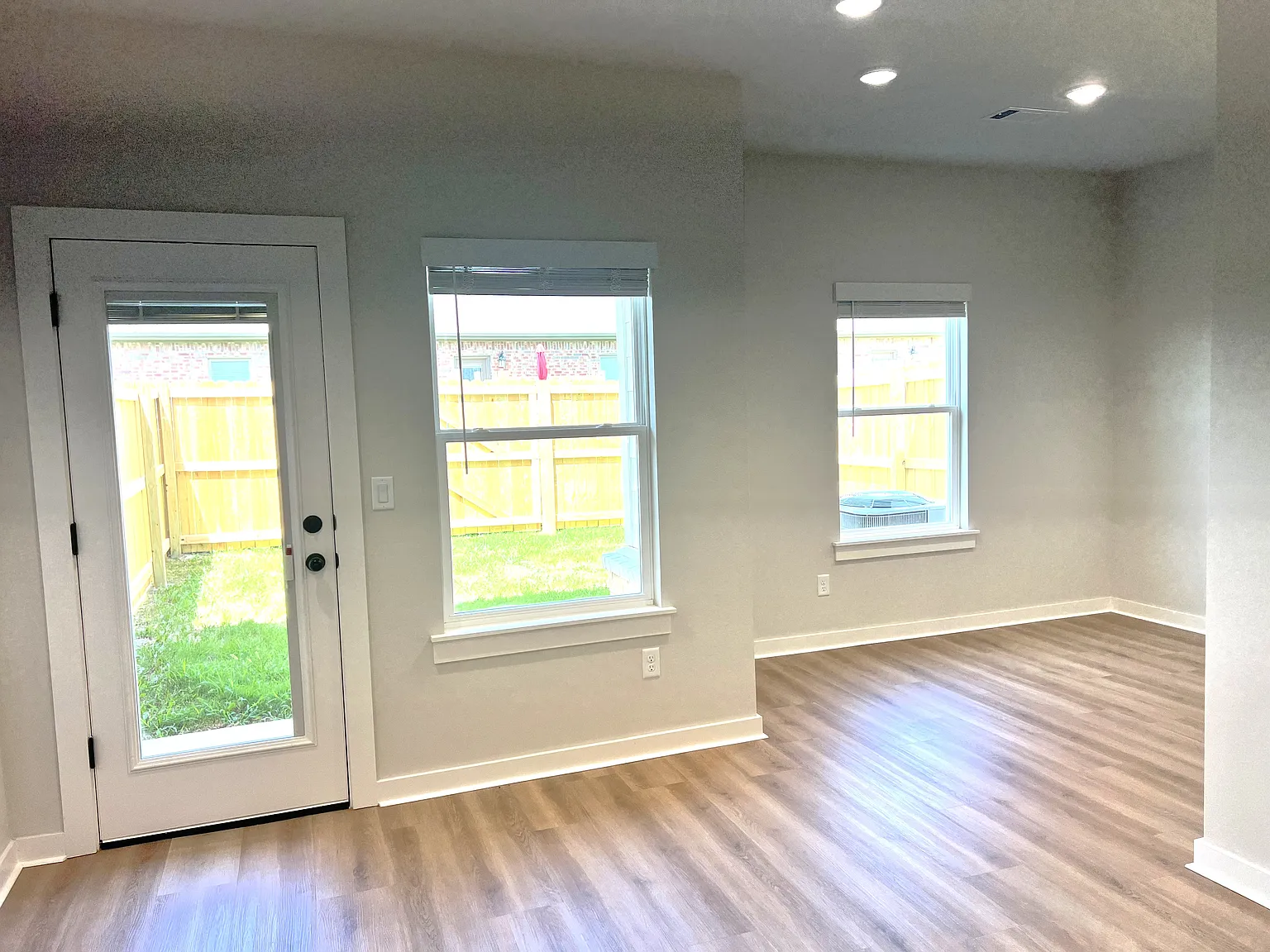 3 bed, 2.5 bath, 1503 sqft, $1,650 — Photo 4