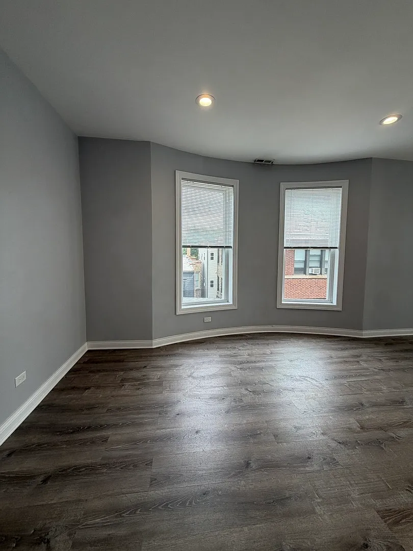 3 bed, 1250 sqft, $3,500 — Photo 1