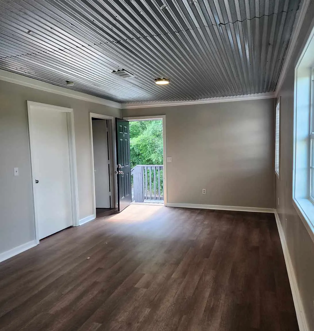 111 Hill St — Photo 2