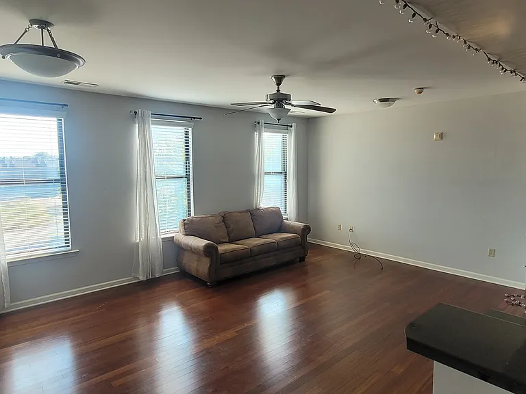 720 Litty Ct #305 — Photo 2