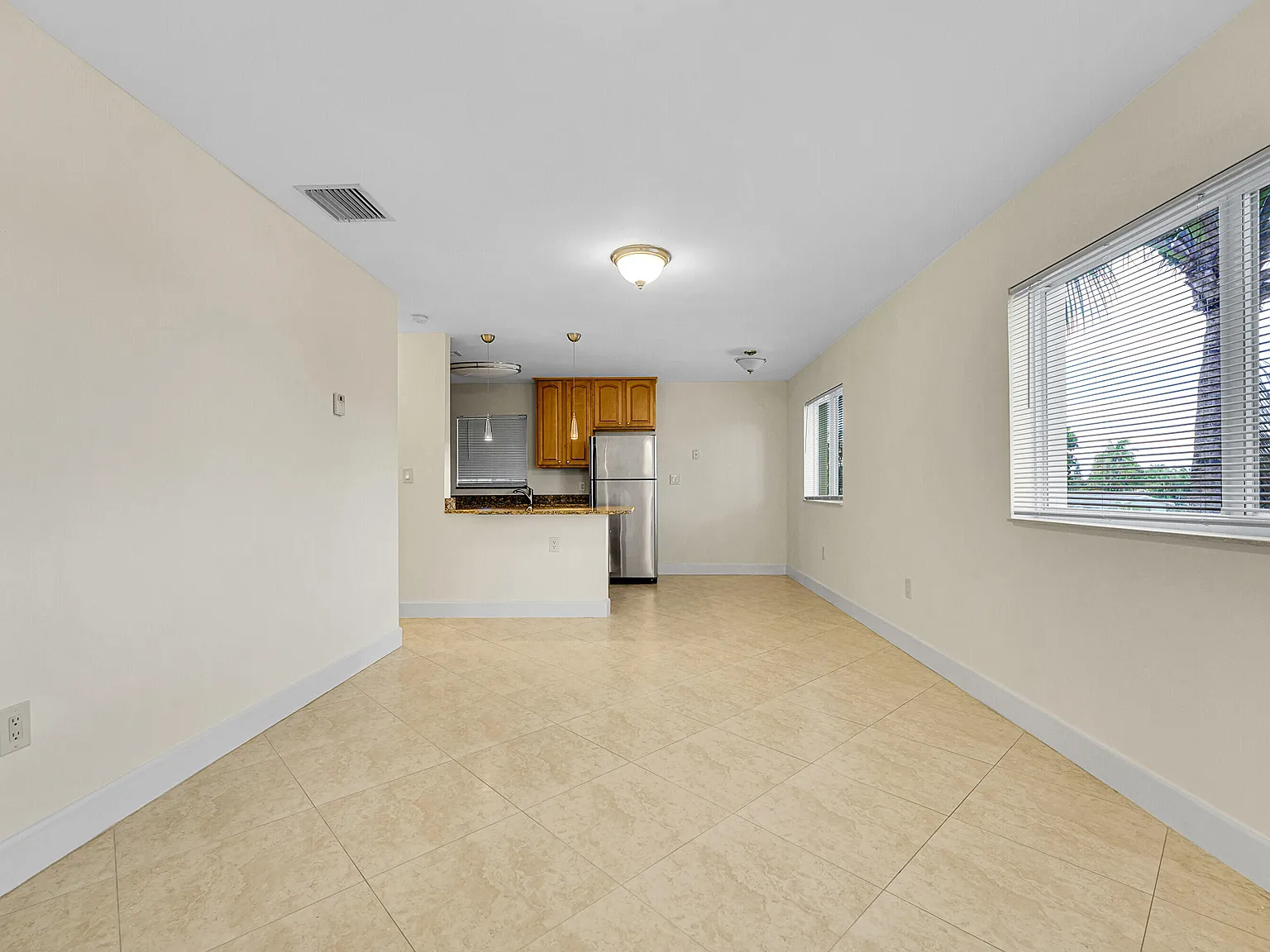 410 SW 15th St — Photo 4