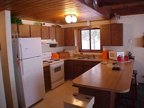 4th image of 10090 Holly Ln