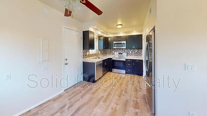 2 bed, 1.0 bath, 897 sqft, $1,373 — Photo 2