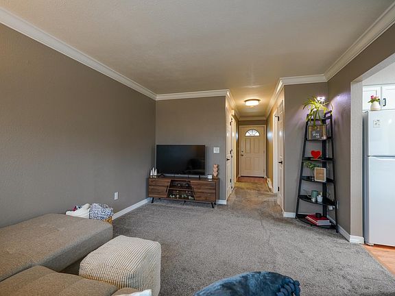 4th image of 222 N Hutchinson Rd