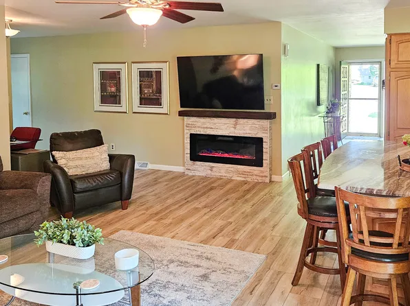 3817 Candlish Harbor Ln, Oshkosh, WI 54902