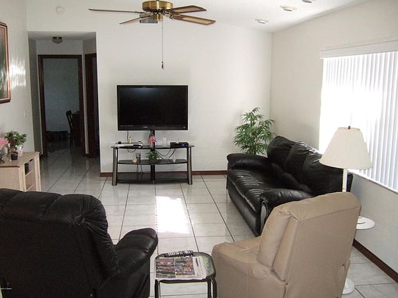 3rd image of 2708 Queen Palm Dr