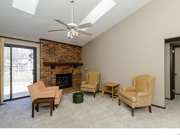 3rd image of 16515 Oak Forest Ct