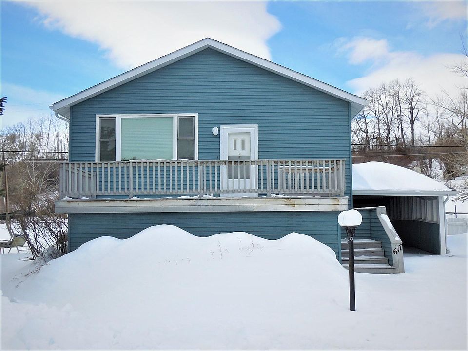 Main Floor Apartment with Large Deck for BBQs and Stargazing