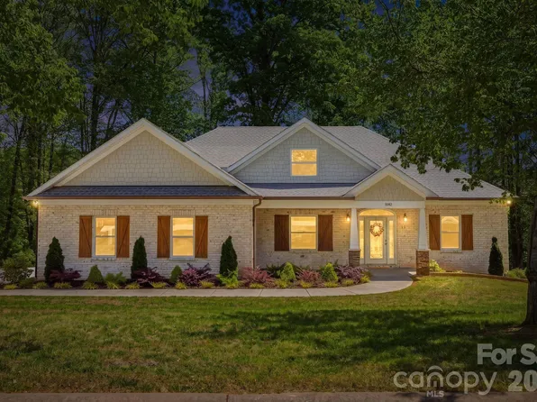 2442 Falcon Ln, Statesville, NC 28625