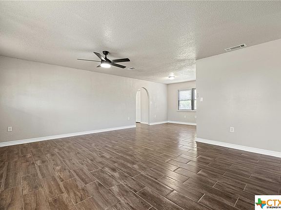 5th image of 109 South Dr
