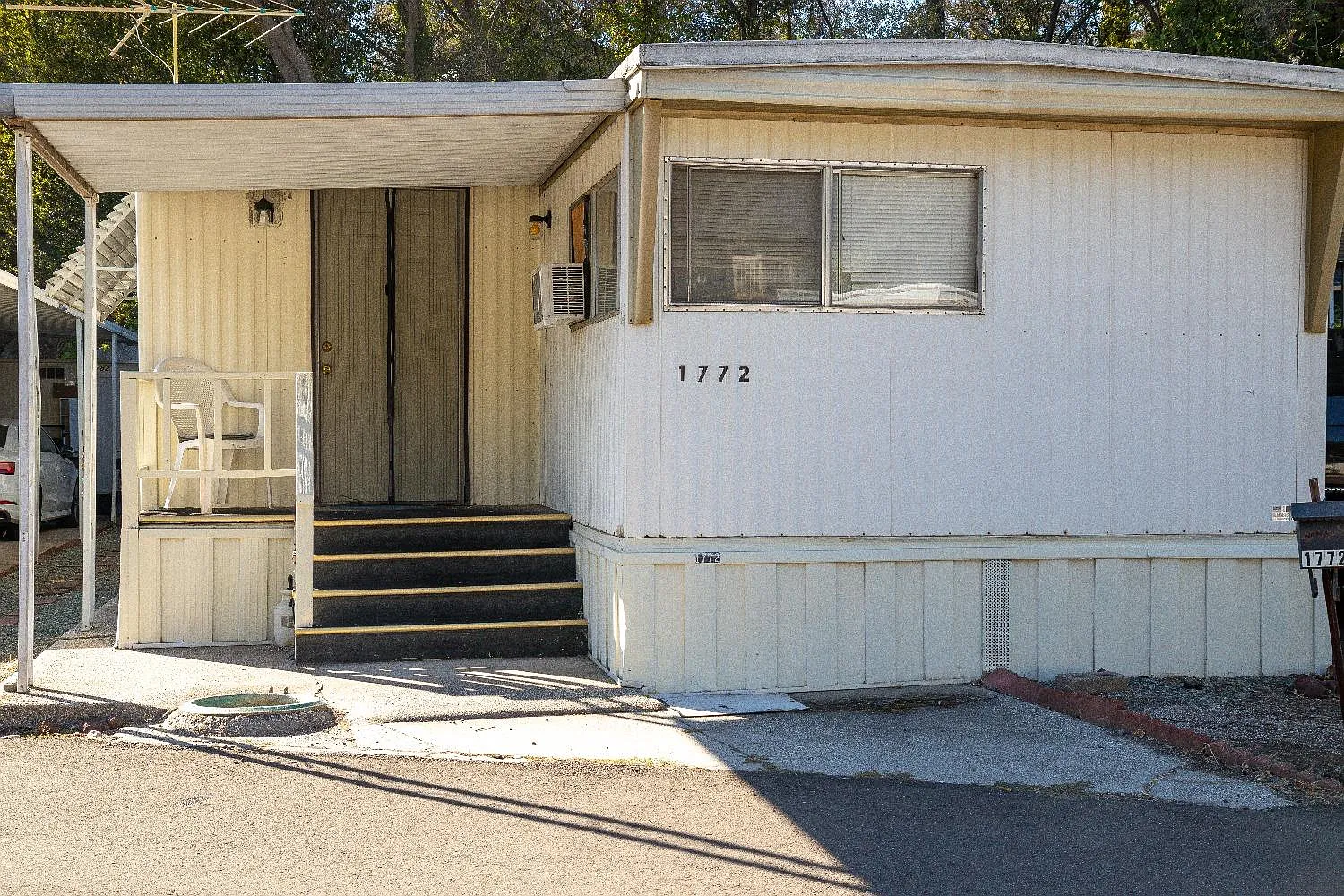 1772 Lake View Dr photo 1