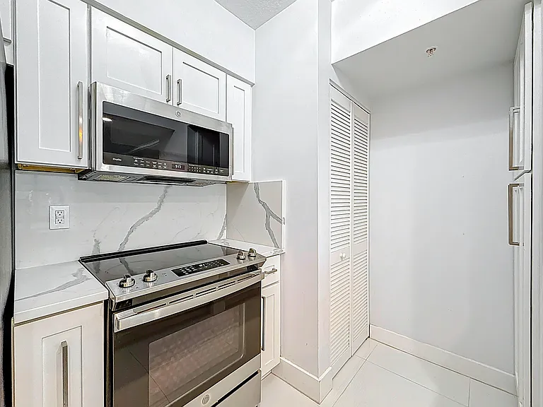 347 N New River Dr E #706 — Photo 12