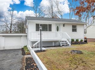 315 Santa Fe Trl, Hopatcong, NJ 07843