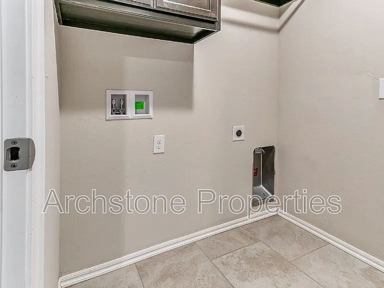 19704 Taggert Dr — Photo 22