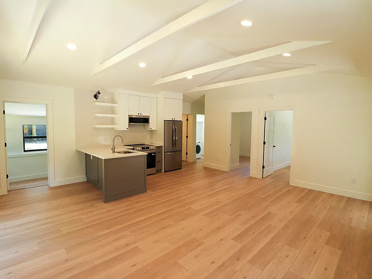 2101 Riverland Rd — Photo 3