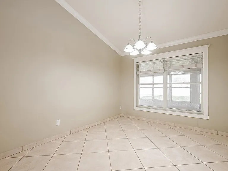 2708 Ashley Ct — Photo 5