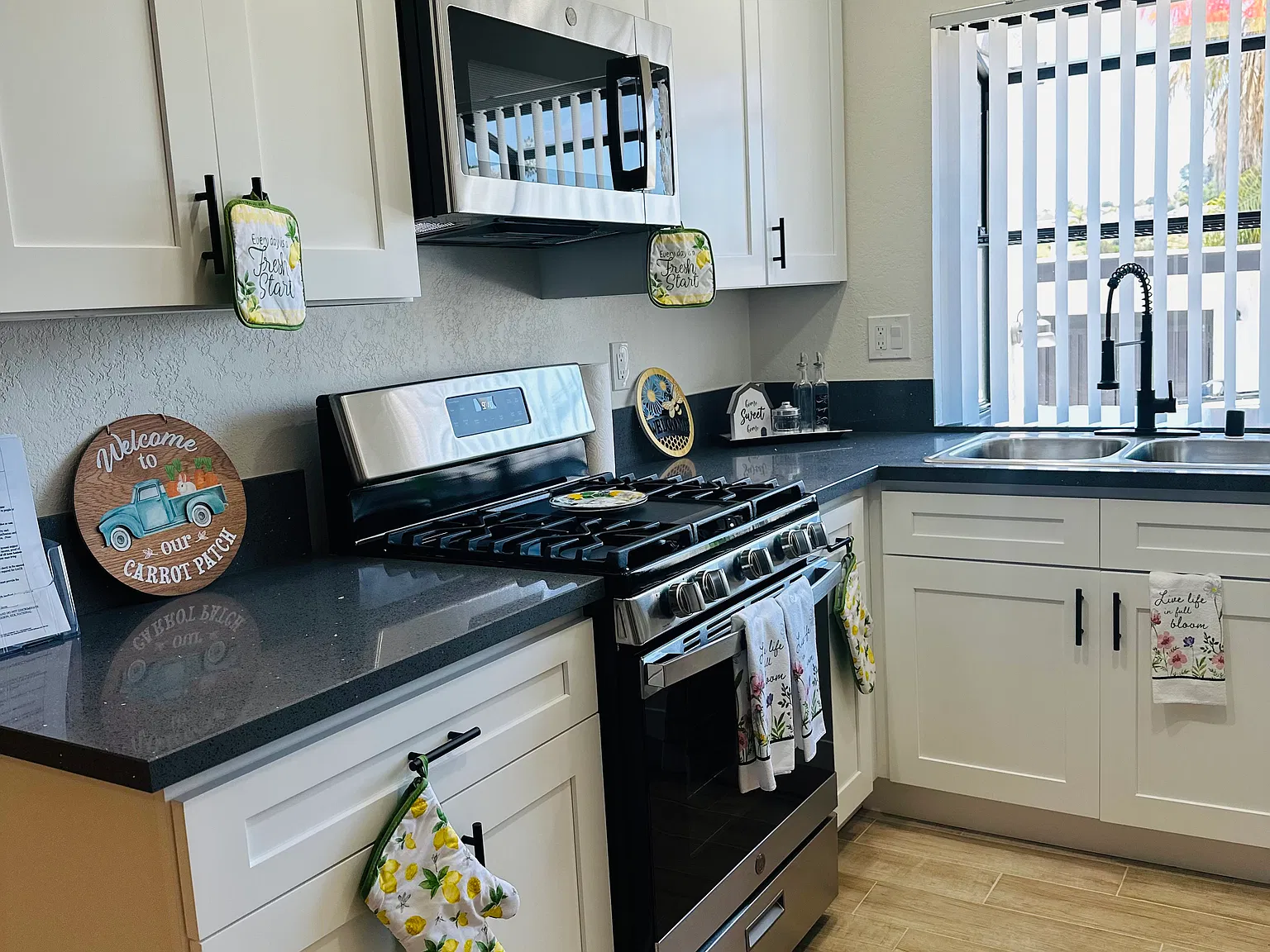 2 bed, 1060 sqft, $2,995 — Photo 3