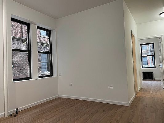 4th image of 43-29 39th Pl #9