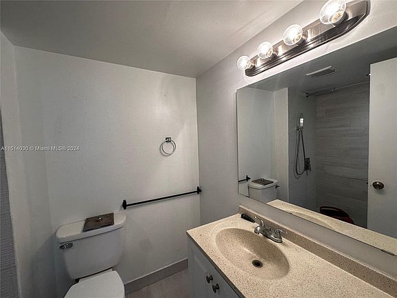 5th image of 4560 NW 79th Ave APT 1E