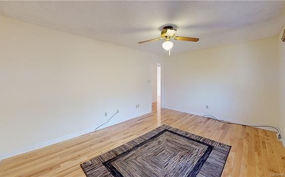 3rd image of 3136 Wimbledon Ln