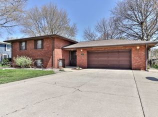 2208 Seaton Ct, Champaign, IL 61821