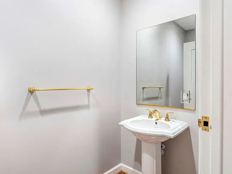 112 5th St SE #3D — Photo 17