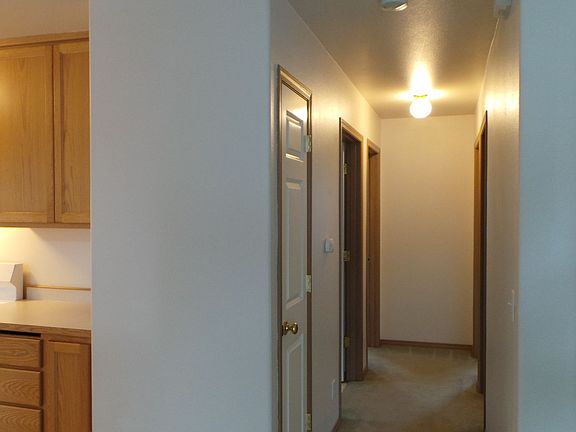 4th image of 931B SE Ely St #B202
