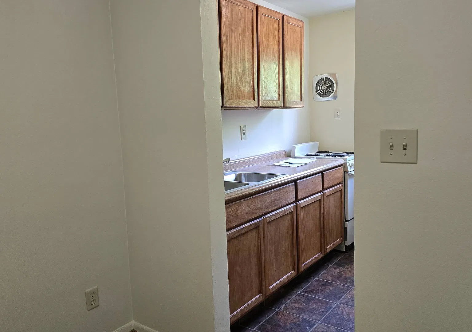 900 Mohawk Trail Apartments — Photo 3