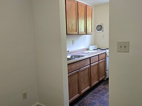 3rd image of 900 Mohawk Trl APT 5