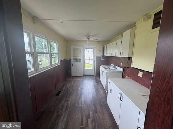 5th image of 1058 N Pine St