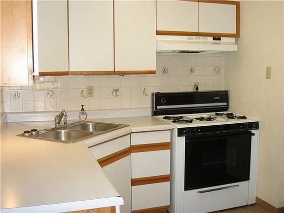 3rd image of 10365 Newport Dr