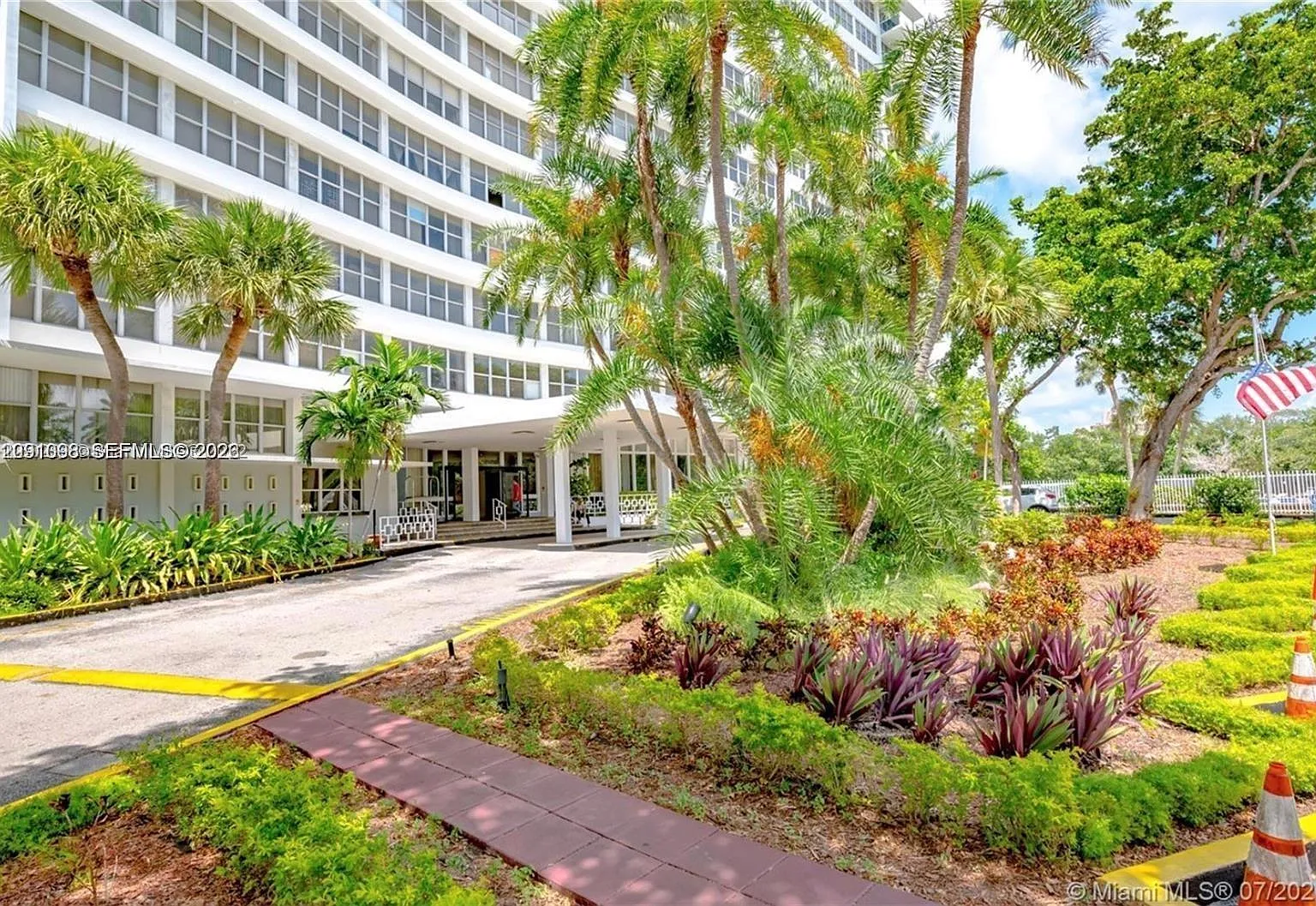 Parkview Point Condo — Photo 1