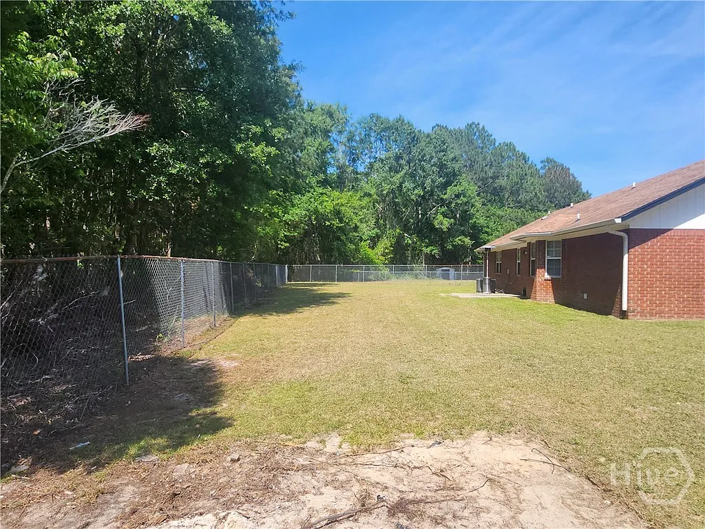 3 bed, 2.0 bath, 1472 sqft, $1,950 — Photo 2