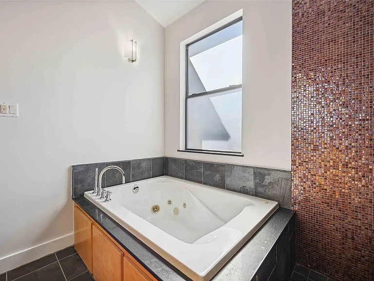 1023 Bonner St #1023 — Photo 15