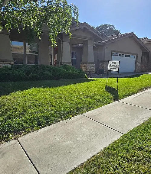218 Red River Dr — Photo 2