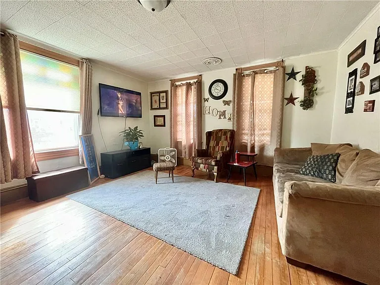 528 Germania St — Photo 4