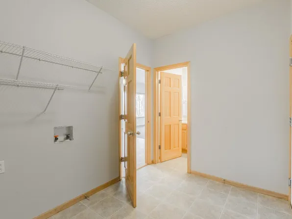 1760 Wyndam Dr, Shakopee, MN 55379