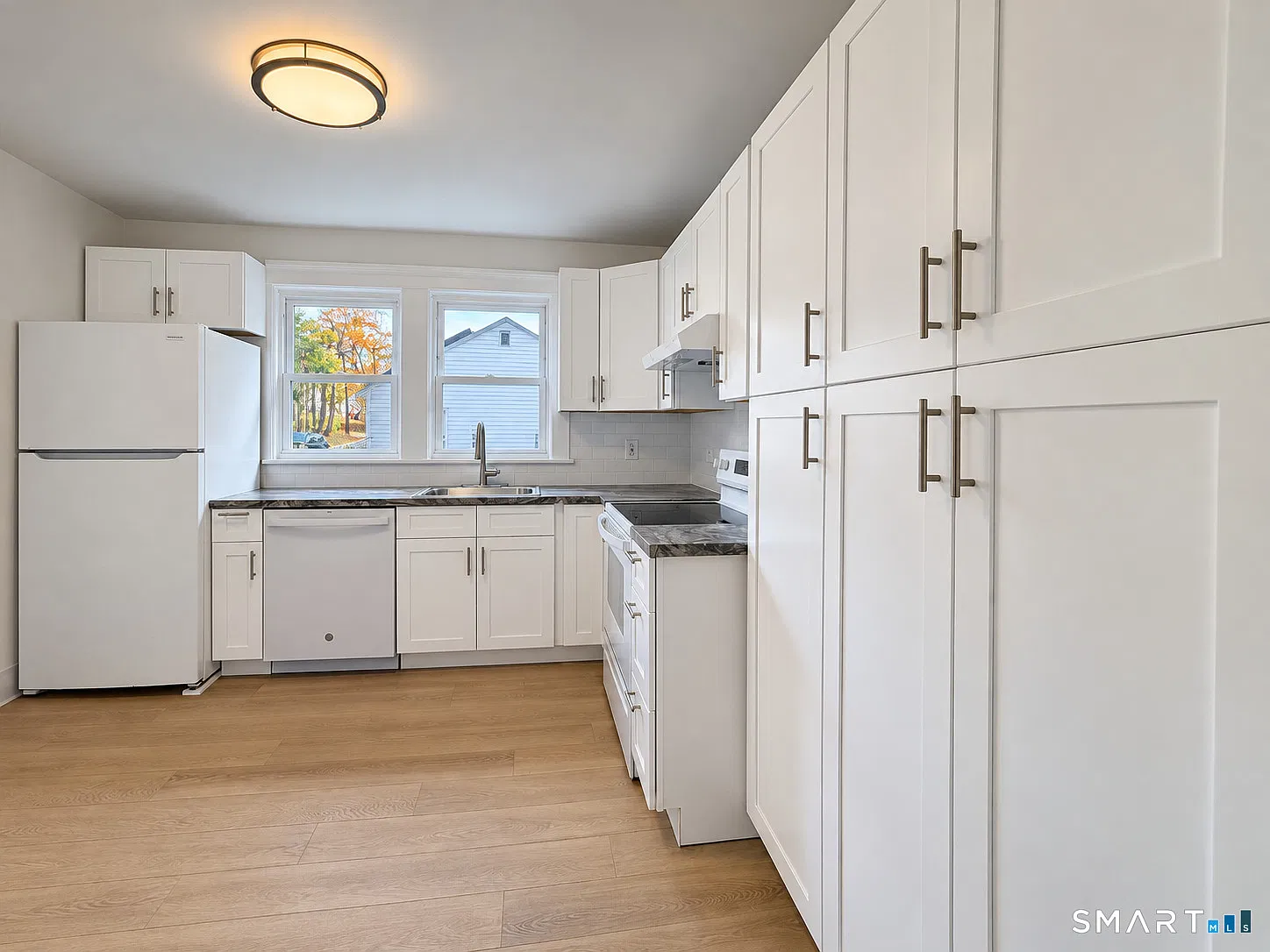 2 bed, 1.0 bath, 1000 sqft, $2,000 — Photo 4