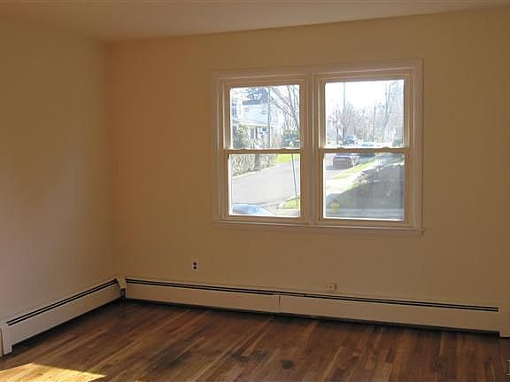 4th image of 318 Warren Ave