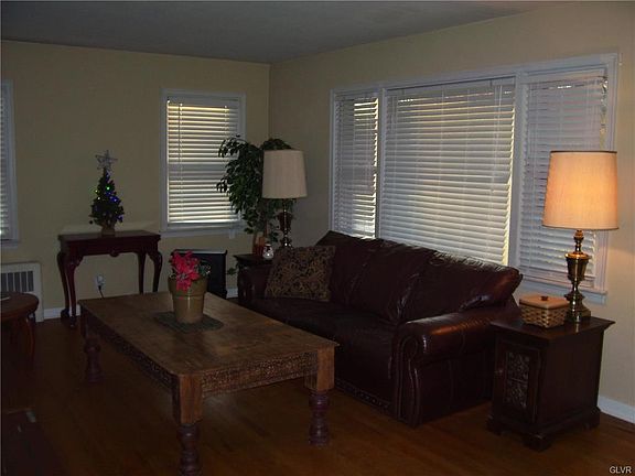 3rd image of 1814 Easton Ave