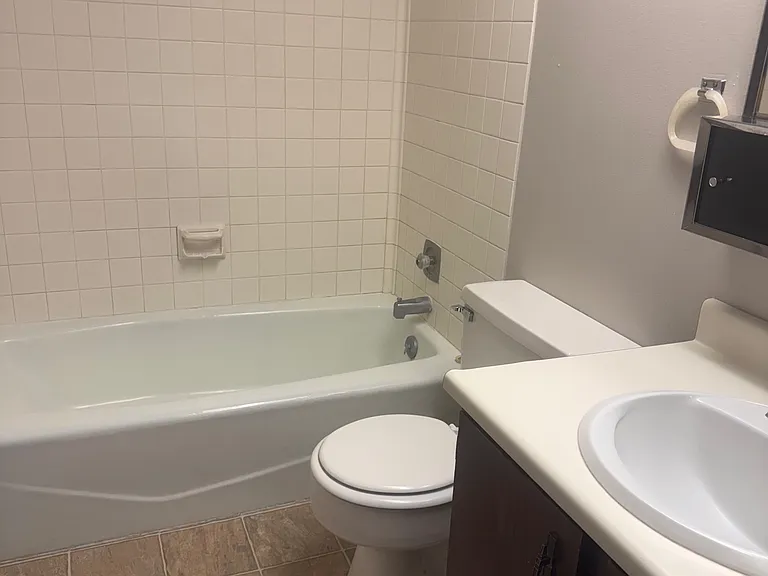 704 Miller Ct — Photo 9