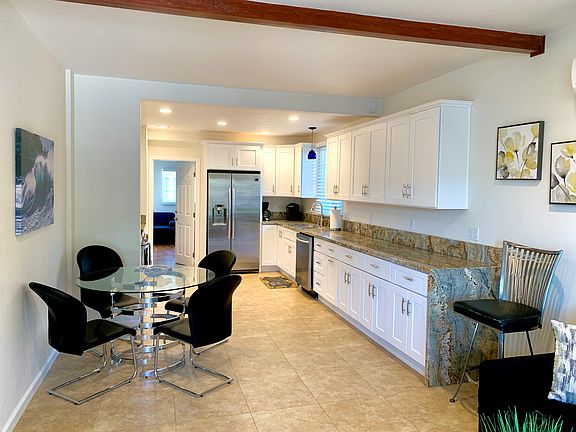 5th image of 864 Thomas Ave #864