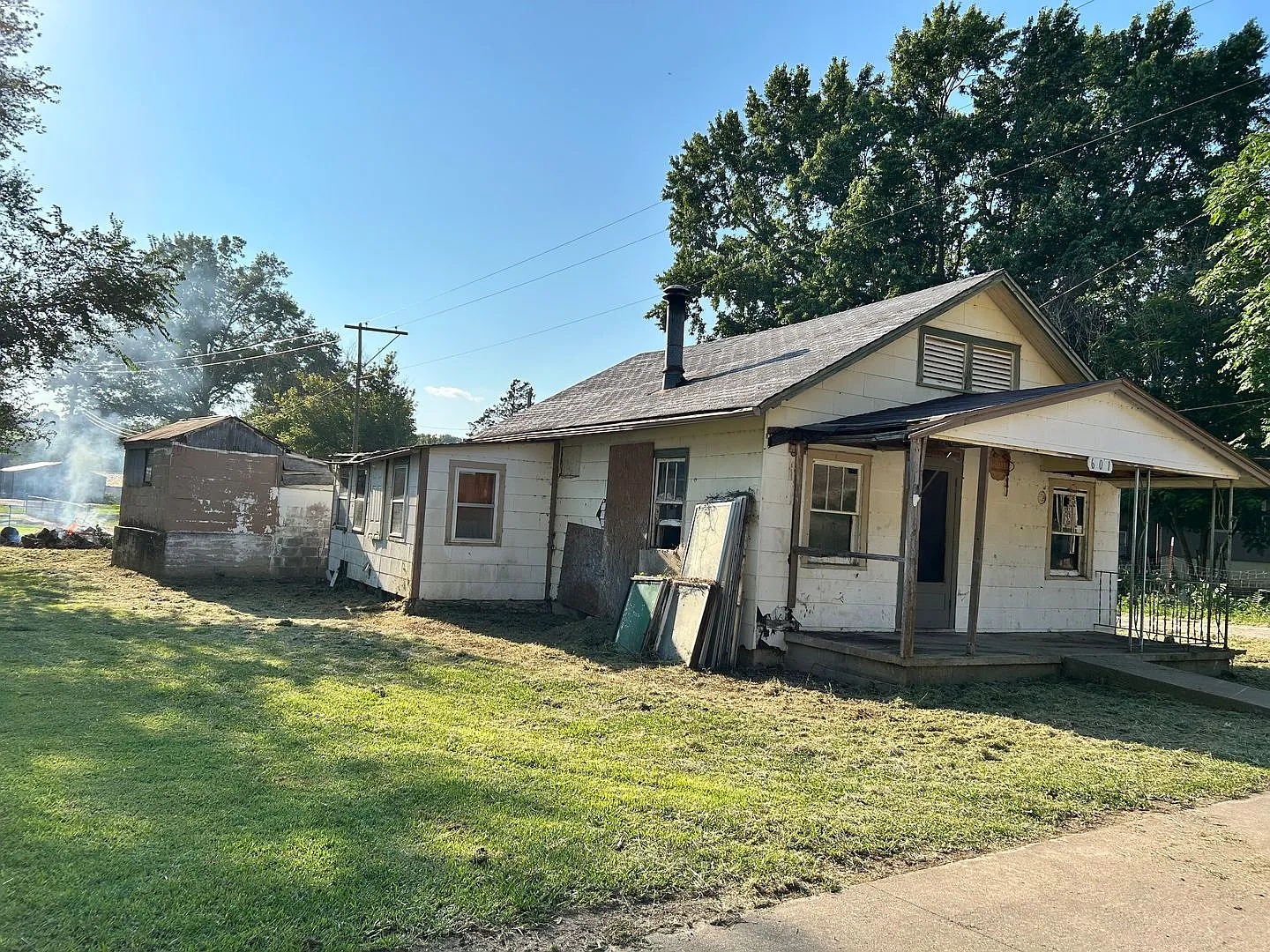 Now Available - 2-Bedroom Home - No Permit Needed! - $390 Month / $500 Down — Photo 2