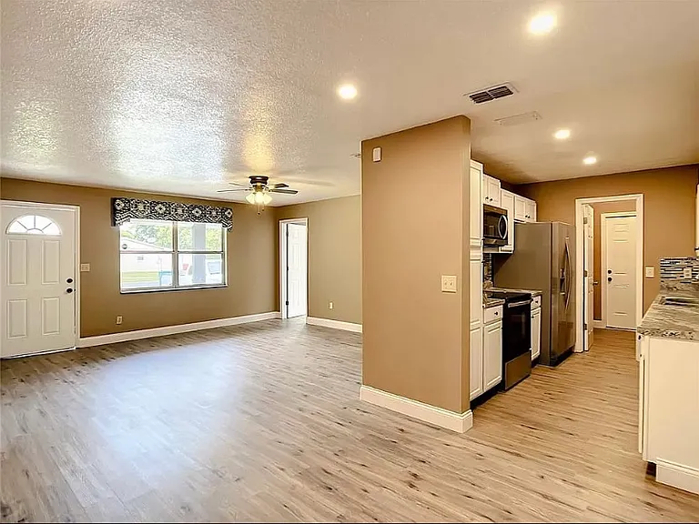 1 bed, 1.0 bath, 120 sqft, $875 — Photo 6