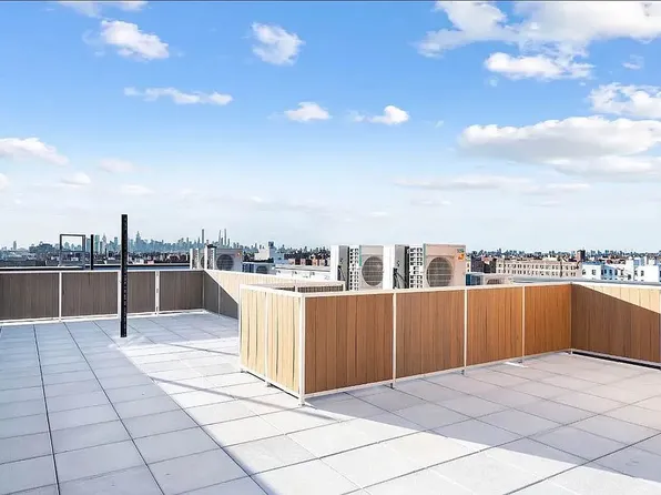 91-09 Roosevelt Avenue image 7 of 10