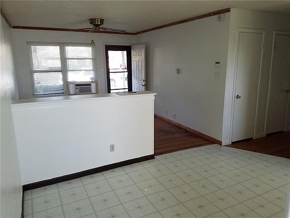 3rd image of 843 Harbor Dr